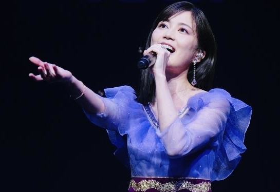 生田絵梨花が歌っている